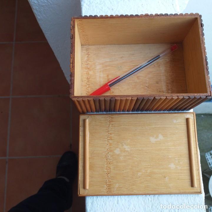 Antig&uuml;edades: Caja artesanal con peque&ntilde;os semitroncos de bamb&uacute;. - Foto 2