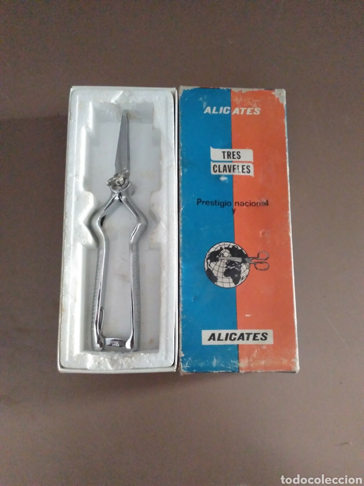 Antig&uuml;edades: Alicates tres claveles multiuso - Foto 1
