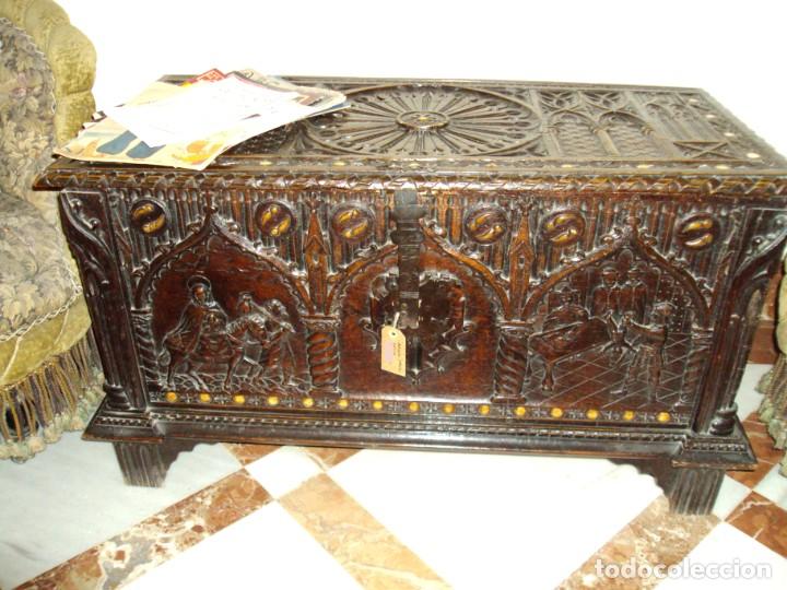Antig&uuml;edades: Arc&oacute;n / ba&uacute;l macizo tallado a mano. - Foto 2