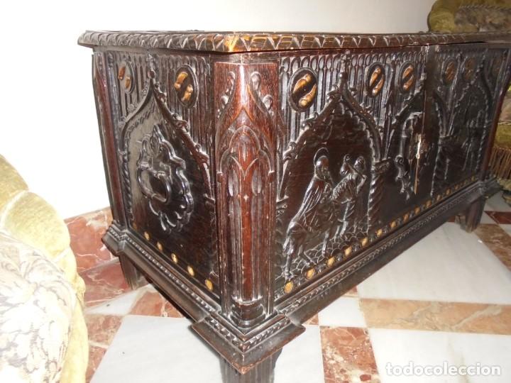 Antig&uuml;edades: Arc&oacute;n / ba&uacute;l macizo tallado a mano. - Foto 3