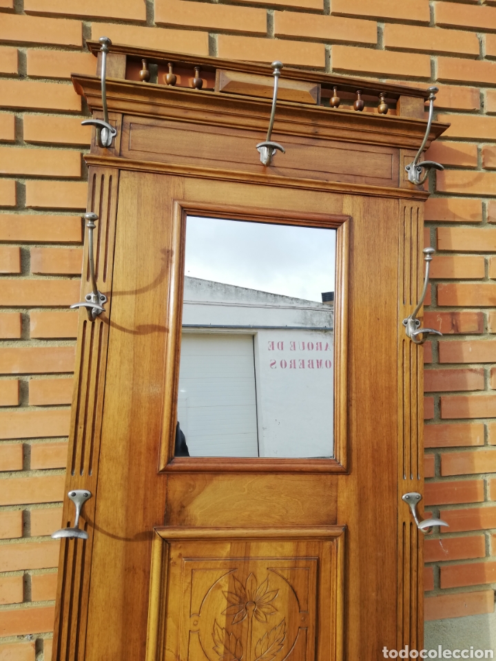 Antig&uuml;edades: Perchero nogal restaurado - Foto 3