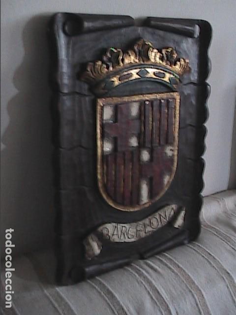 Antig&uuml;edades: ESCUDO DE BARCELONA EN TALLA DE MADERA POLICROMADA. - Foto 4