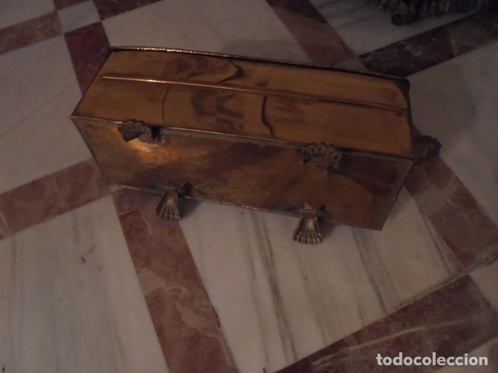 Antig&uuml;edades: Macetero dorado complemento. Descuento 5 % - Foto 1