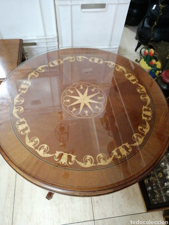 Antig&uuml;edades: Mesa madera redonda con marqueter&iacute;a y bronce - Foto 2