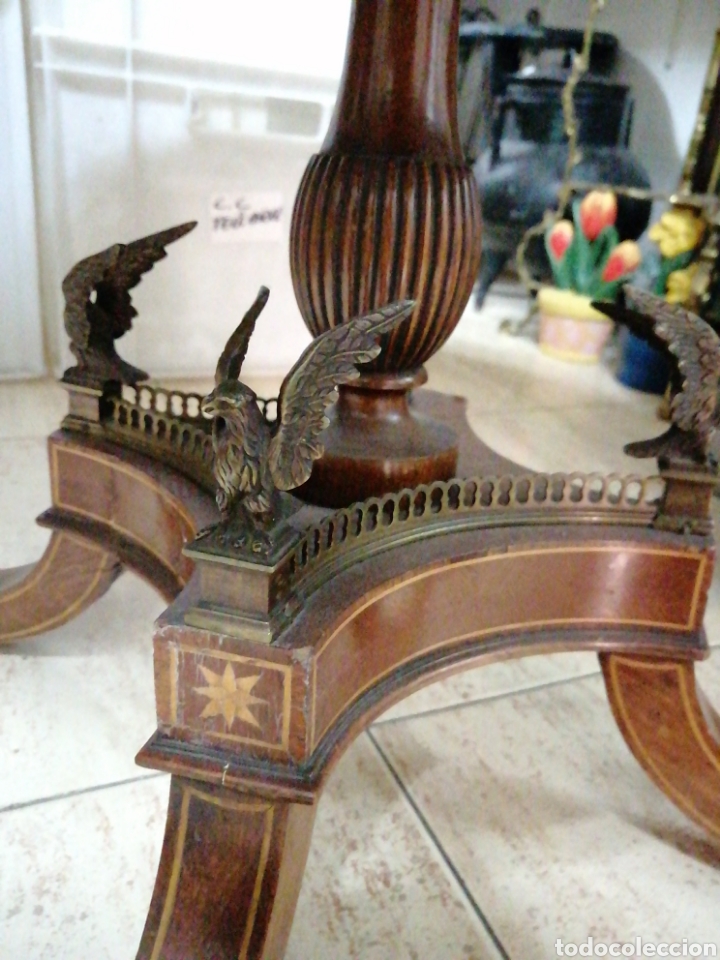 Antig&uuml;edades: Mesa madera redonda con marqueter&iacute;a y bronce - Foto 5