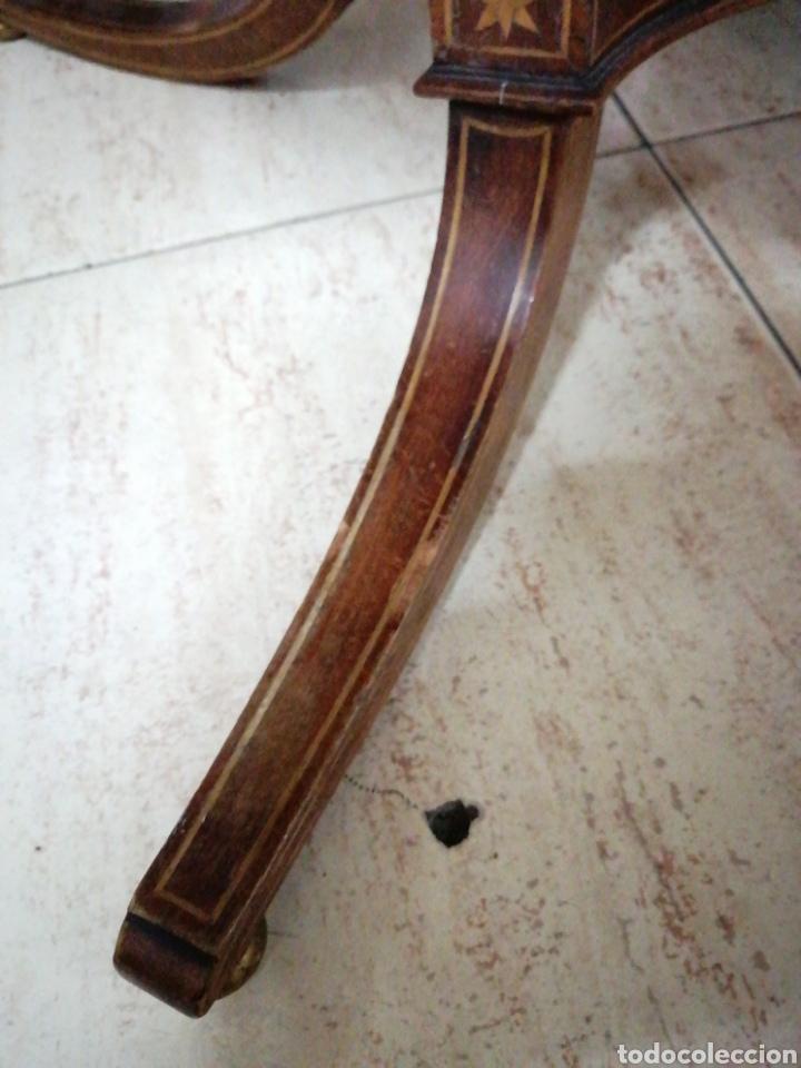 Antig&uuml;edades: Mesa madera redonda con marqueter&iacute;a y bronce - Foto 6