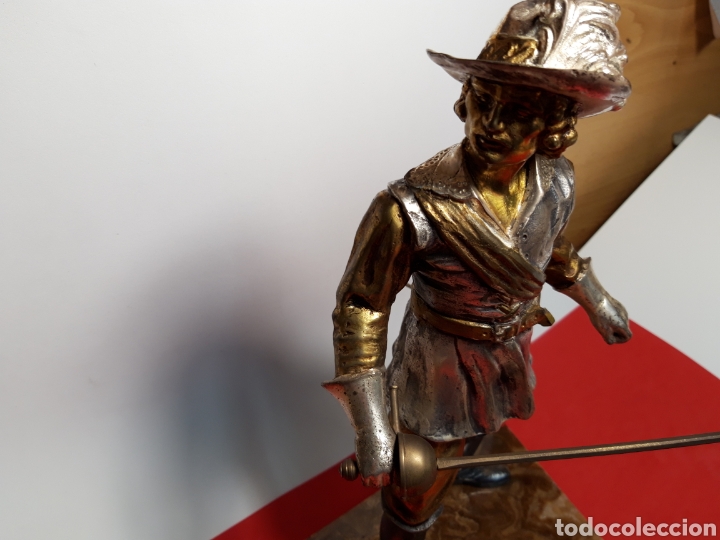 Antig&uuml;edades: Figura de bronce y base cenicero de marmol - Foto 2