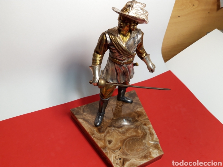 Antig&uuml;edades: Figura de bronce y base cenicero de marmol - Foto 1