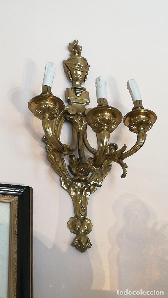 Antig&uuml;edades: APLIQUE BRONCE TRES LUCES - Foto 2