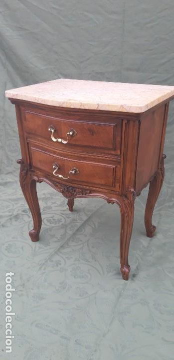 Antiques: Mesilla de noche en madera de nogal