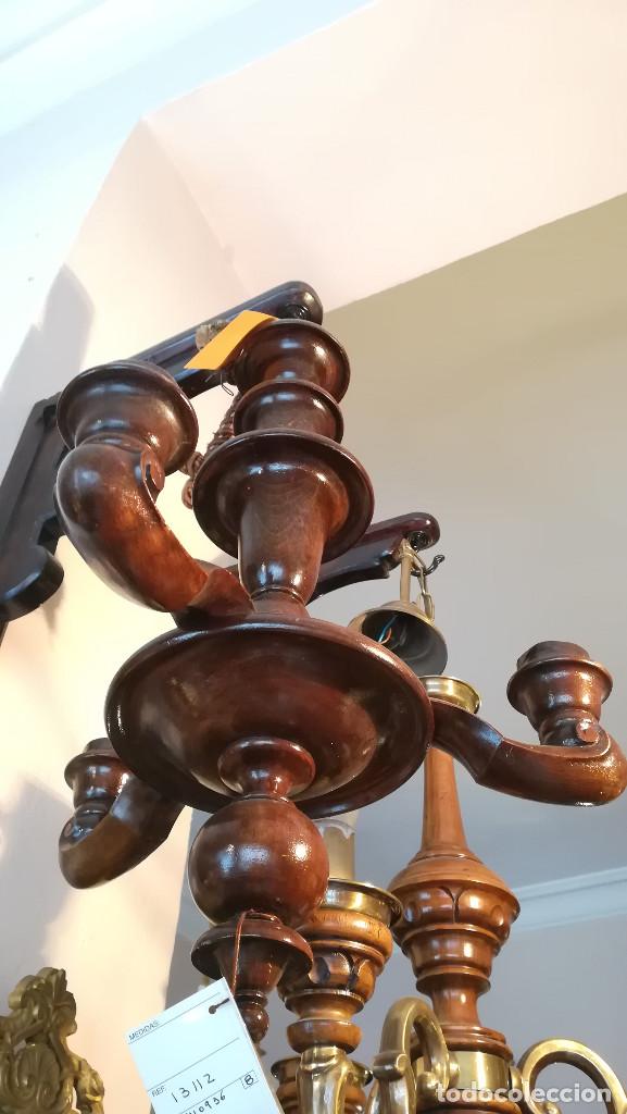 Antig&uuml;edades: LAMPARA DE COLGAR DE MADERA TALLADA 3 LUCES - Foto 1