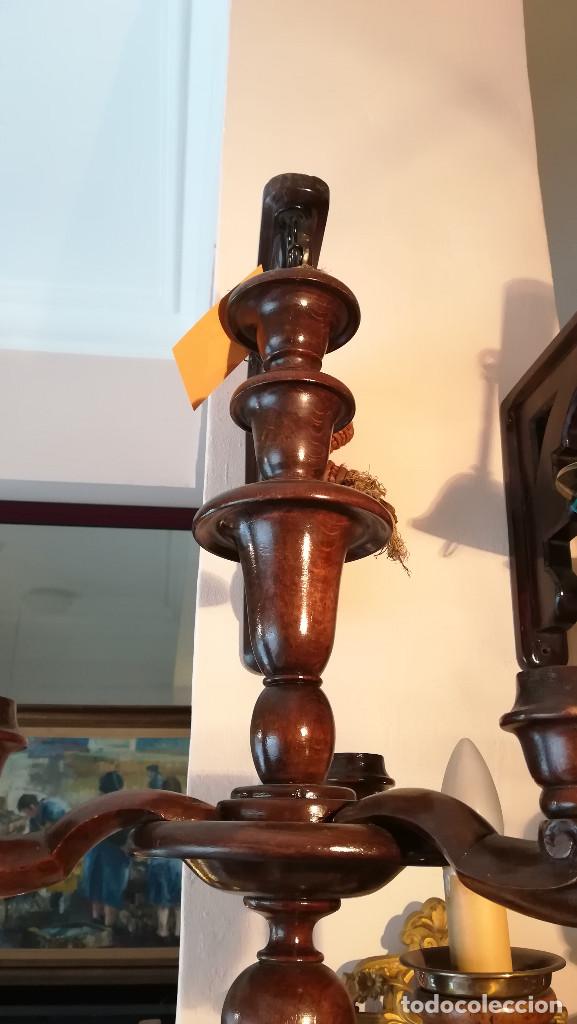 Antig&uuml;edades: LAMPARA DE COLGAR DE MADERA TALLADA 3 LUCES - Foto 3