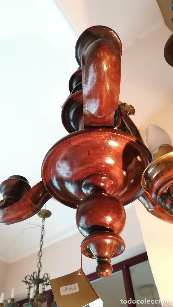 Antig&uuml;edades: LAMPARA DE COLGAR DE MADERA TALLADA 3 LUCES - Foto 4