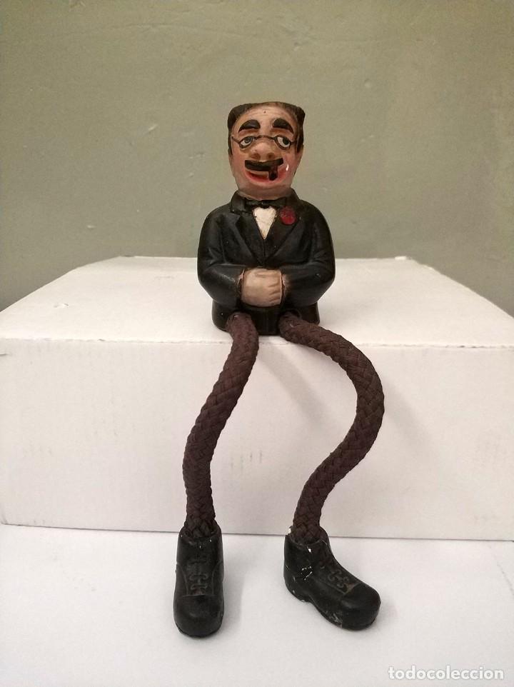Antig&uuml;edades: figura groucho marx de escayola y piernas de cuerda
