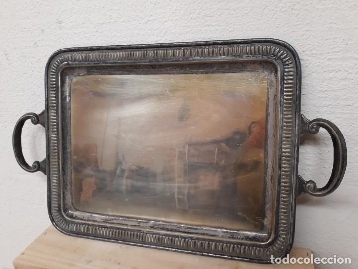 Antig&uuml;edades: BANDEJA ANTIGUA DE ALPACA REPUJADA - Foto 1