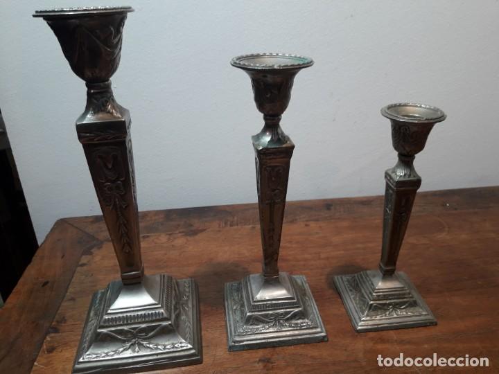 Antig&uuml;edades: Juego de 3 candeleros - Foto 1