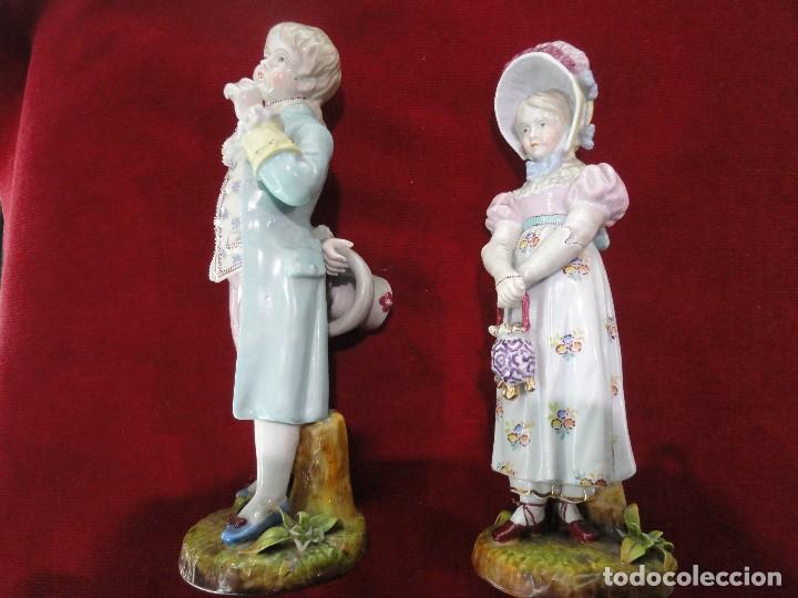 Antig&uuml;edades: PAREJA DE FIGURAS DE BISCUIT - Foto 1