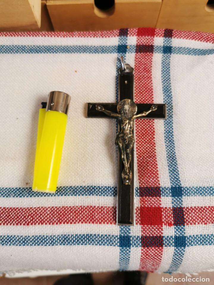 Antig&uuml;edades: Crucifijo de metal y madera - Foto 1