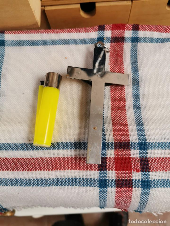 Antig&uuml;edades: Crucifijo de metal y madera - Foto 2