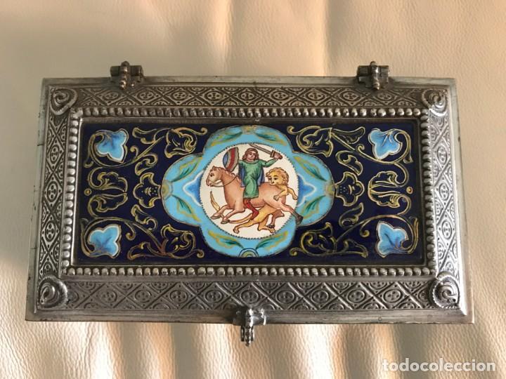 Antig&uuml;edades: Caja de Luis Valles - Foto 1