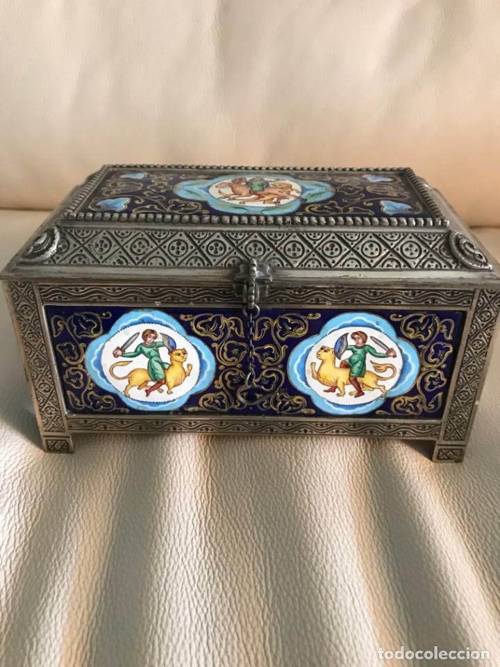 Antig&uuml;edades: Caja de Luis Valles - Foto 2