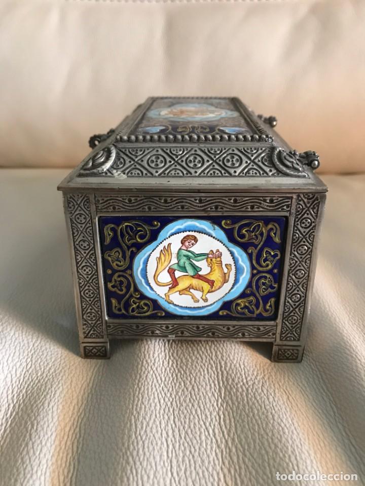 Antig&uuml;edades: Caja de Luis Valles - Foto 3