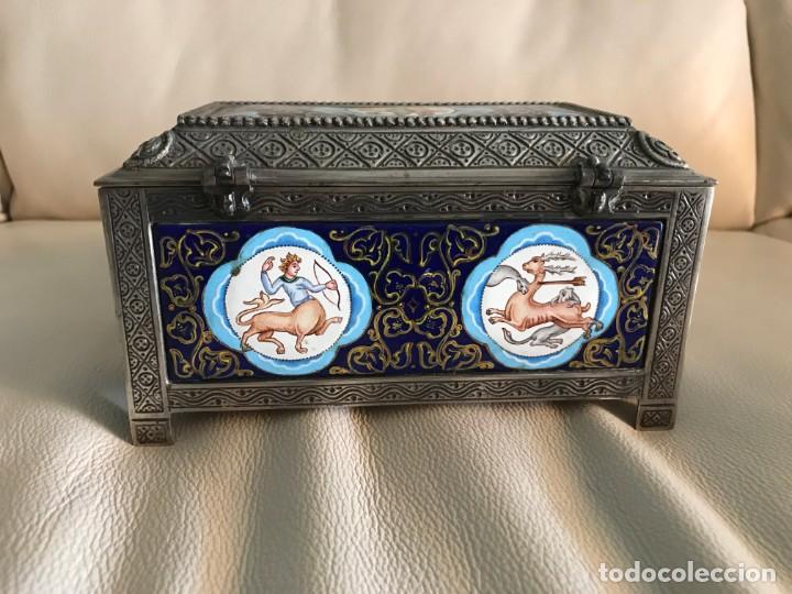 Antig&uuml;edades: Caja de Luis Valles - Foto 4