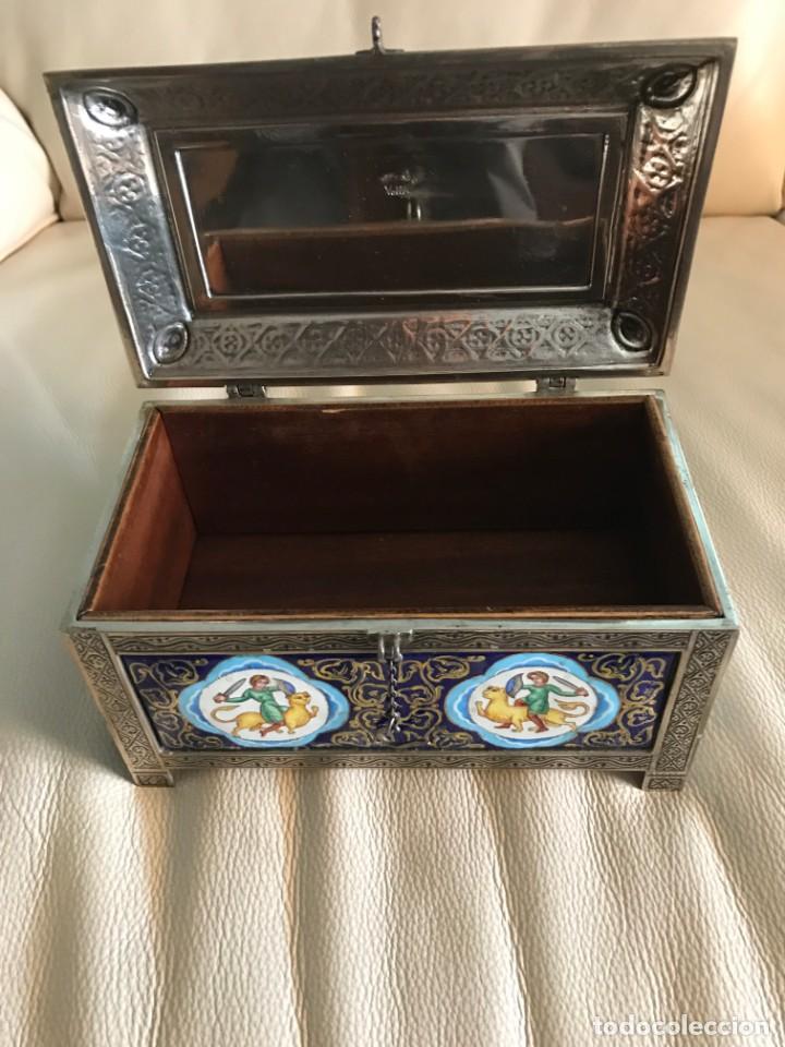Antig&uuml;edades: Caja de Luis Valles - Foto 6
