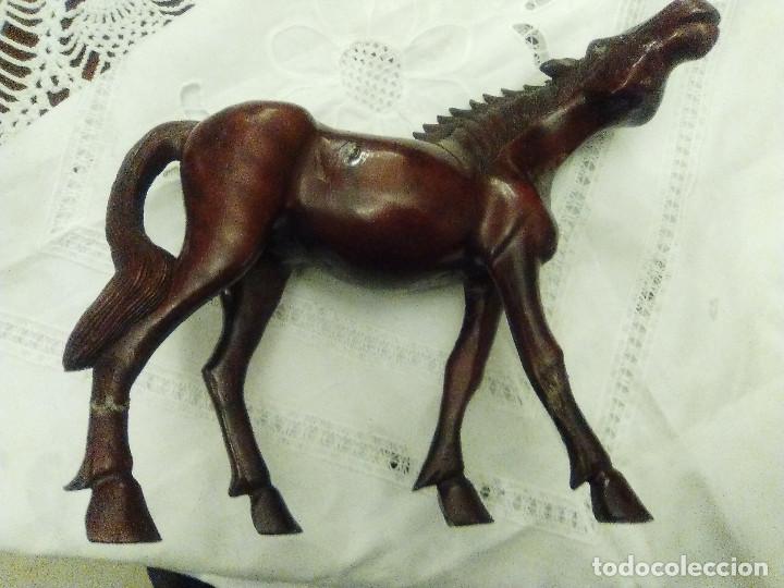 Antig&uuml;edades: FIGURA DE CABALLO DE MADERA, REPARADA - Foto 1