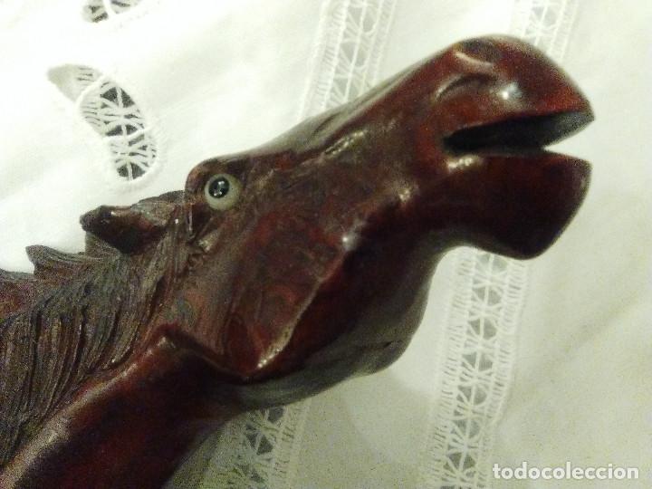 Antig&uuml;edades: FIGURA DE CABALLO DE MADERA, REPARADA - Foto 2