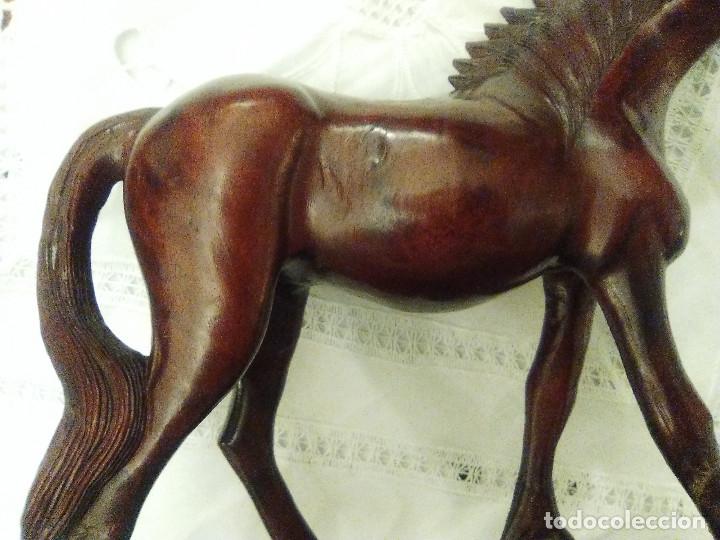 Antig&uuml;edades: FIGURA DE CABALLO DE MADERA, REPARADA - Foto 3
