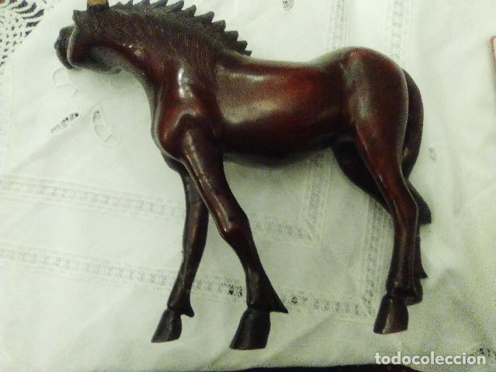Antig&uuml;edades: FIGURA DE CABALLO DE MADERA, REPARADA - Foto 7