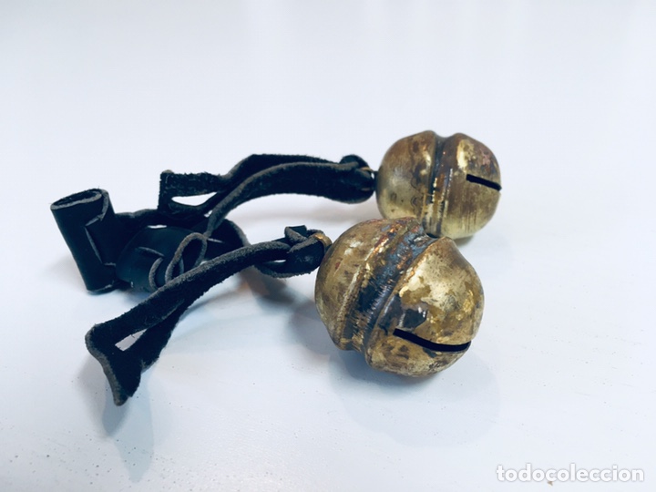 Antig&uuml;edades: Pareja de cascabeles de cetreria - Foto 2