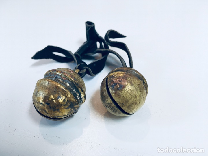 Antig&uuml;edades: Pareja de cascabeles de cetreria - Foto 1
