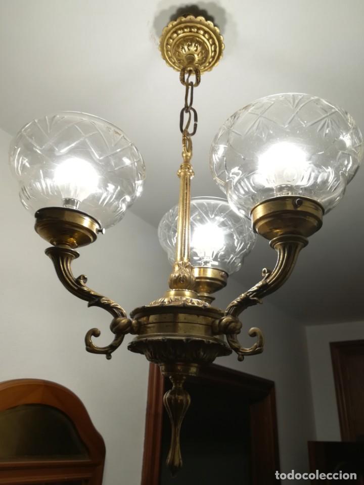 Antig&uuml;edades: L&aacute;mpara de tres brazos - Foto 2