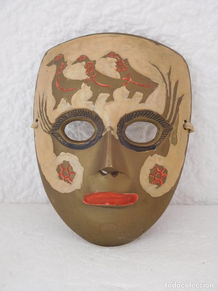 Antig&uuml;edades: MASCARA DE BRONCE LABRADA Y PINTADA A MANO (.ANTIGUA) PARA COLGAR