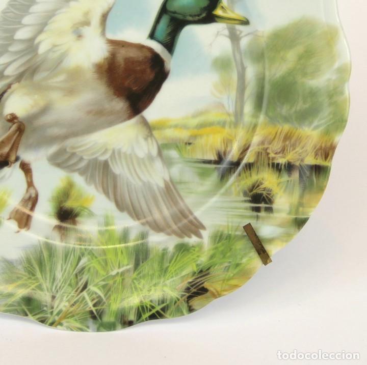 Antig&uuml;edades: Plato en porcelana decorada - Foto 2