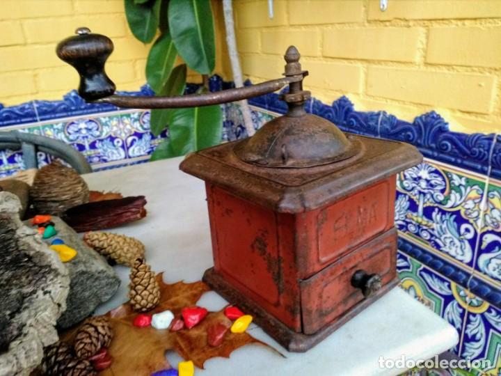 Antig&uuml;edades: Molinillo de caf&eacute; antiguo Elma