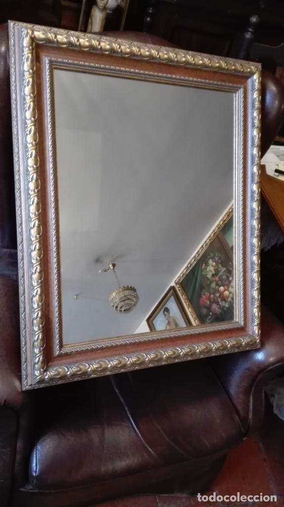 Antig&uuml;edades: Espejo de madera con grecas doradas - Foto 1