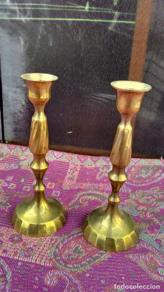 Antig&uuml;edades: 2 CANDELABROS DE BRONCE - Foto 2