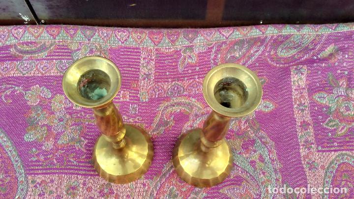 Antig&uuml;edades: 2 CANDELABROS DE BRONCE - Foto 8