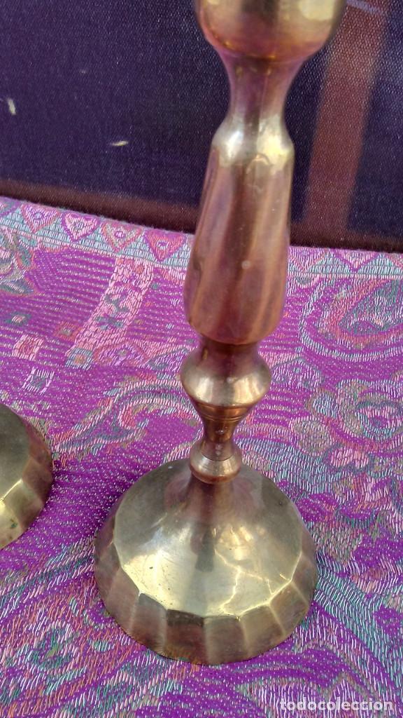 Antig&uuml;edades: 2 CANDELABROS DE BRONCE - Foto 9