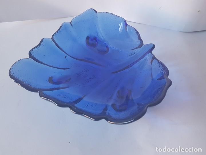 Antig&uuml;edades: CENTRO DE CRISTAL HOJA AZUL COBALTO. - Foto 1