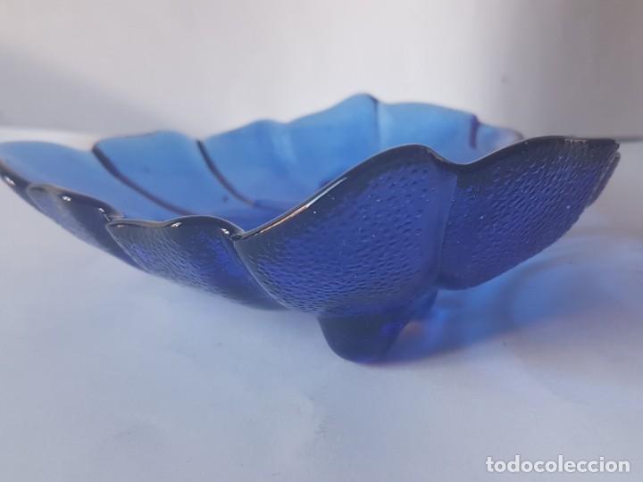 Antig&uuml;edades: CENTRO DE CRISTAL HOJA AZUL COBALTO. - Foto 3