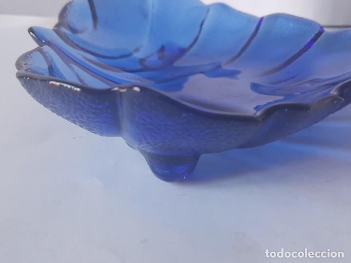 Antig&uuml;edades: CENTRO DE CRISTAL HOJA AZUL COBALTO. - Foto 5