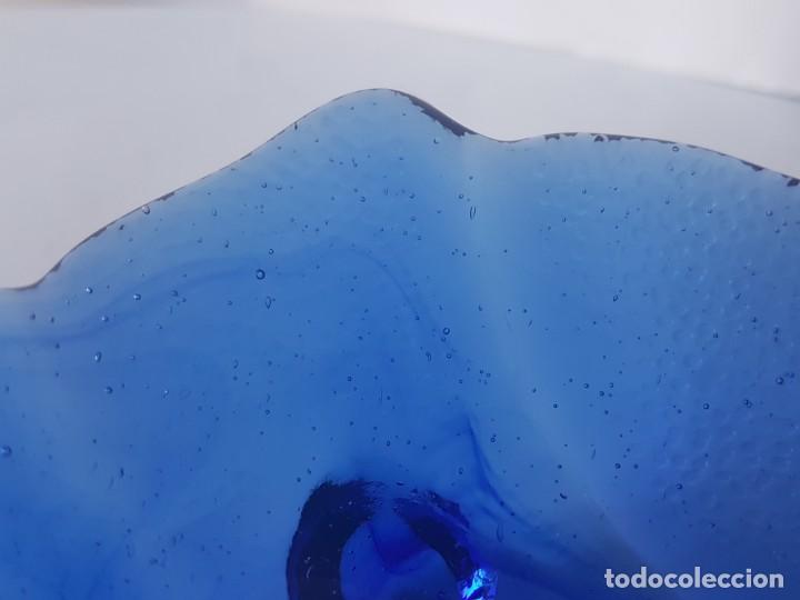 Antig&uuml;edades: CENTRO DE CRISTAL HOJA AZUL COBALTO. - Foto 13
