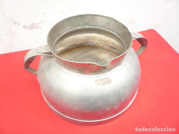 antiguo y gran recipiente metálico con asas. le - Comprar Ganadería