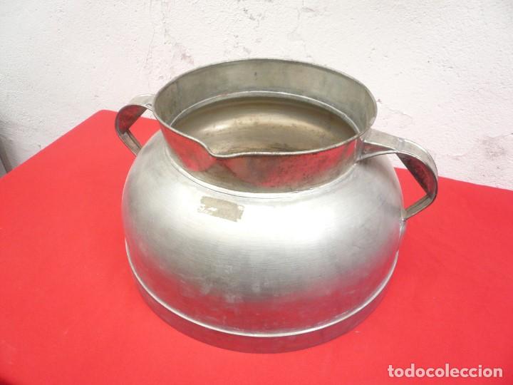 antiguo y gran recipiente metálico con asas. le - Comprar Ganadería