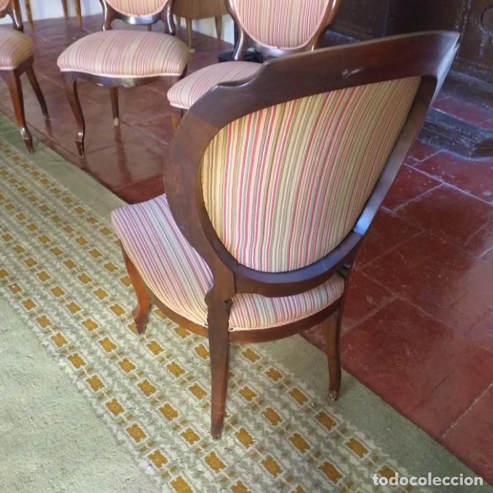 Antig&uuml;edades: Conjunto de 4 sillas isabelinas de nogal . - Foto 3