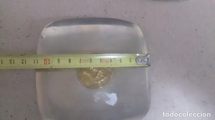 Antig&uuml;edades: 2 bandejas metal con santos - Foto 2
